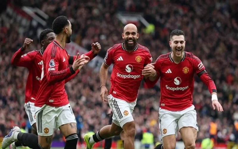 مان يونايتد يتصدر ترتيب الدوري الإنجليزي بعد رحيل المدرب روبن أموريم عن الفريق